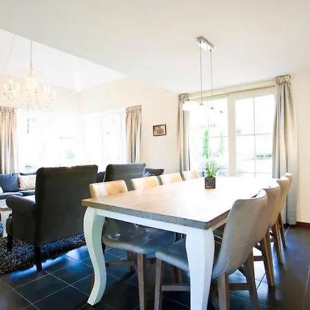 בית נופש Sleeps 8 Pool Wifi T644070 *